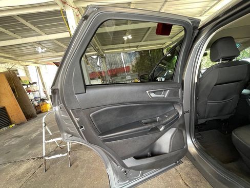 Used 2021 Ford Edge SE FWD image 5