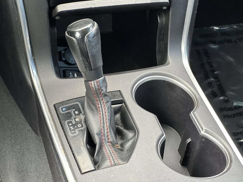 Used 2017 Toyota Camry SE w/ Moonroof Package FWD image 19