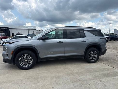 Used 2025 Chevrolet Traverse LT AWD/4WD image 6