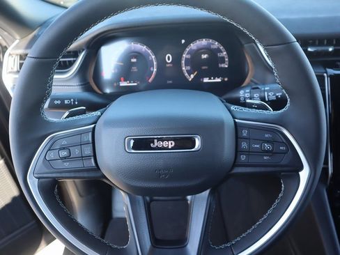 New 2025 Jeep Grand Cherokee Laredo image 3