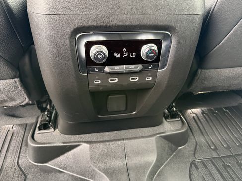 Used 2024 GMC Yukon XL Denali w/ Advanced Technology Package image 13