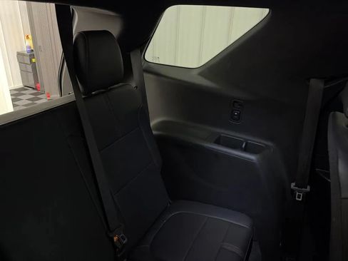 Used 2023 Chevrolet Traverse RS AWD/4WD image 21