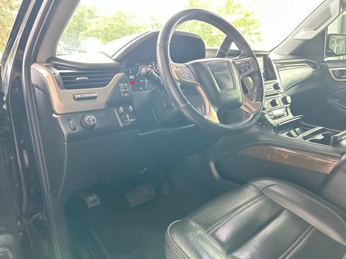 Used 2019 GMC Yukon XL Denali w/ Denali Ultimate Package RWD image 13