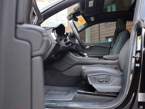 Used 2023 Audi Q8 Premium Plus AWD/4WD image 11