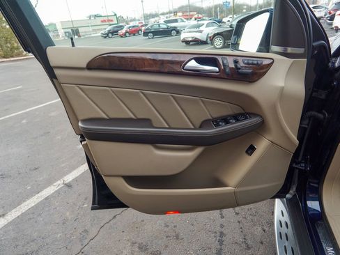 Used 2015 Mercedes-Benz GL 450 4MATIC image 18