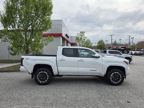 New 2026 Toyota Tacoma TRD Sport AWD/4WD image 2