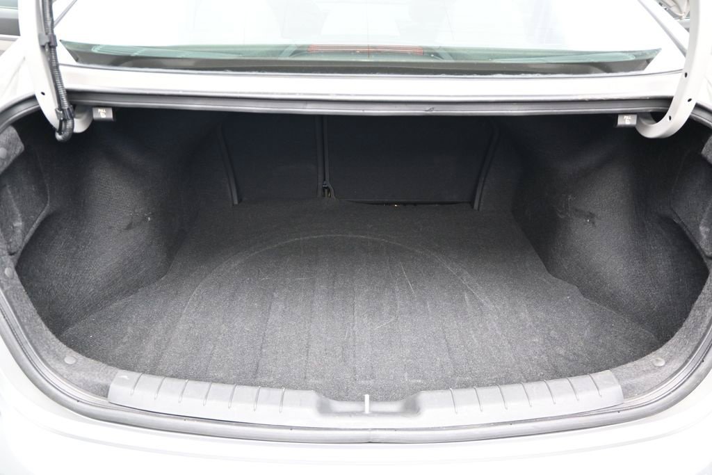 Used 2020 Hyundai Elantra SE FWD image 14