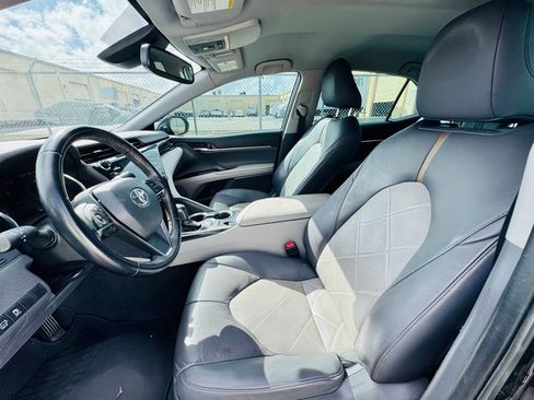 Used 2019 Toyota Camry XLE image 12