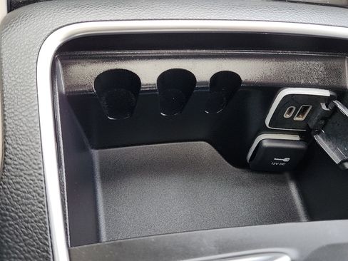 Used 2023 Chrysler Pacifica Limited image 16