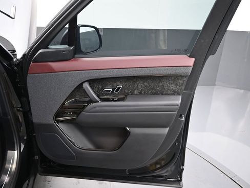 Used 2024 Land Rover Range Rover Sport Dynamic SE image 4