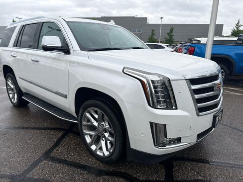 Used 2020 Cadillac Escalade Luxury AWD/4WD image 6