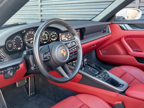 Certified 2021 Porsche 911 Carrera image 4