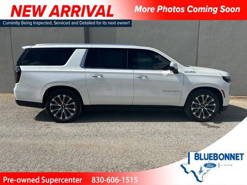 Used 2025 Chevrolet Suburban High Country image 1