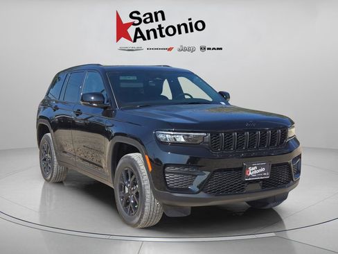 New 2025 Jeep Grand Cherokee Altitude RWD image 2