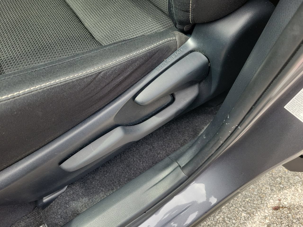 Used 2018 Toyota RAV4 XLE FWD image 17