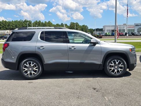 Used 2023 GMC Acadia SLT w/ Preferred Package AWD/4WD image 2