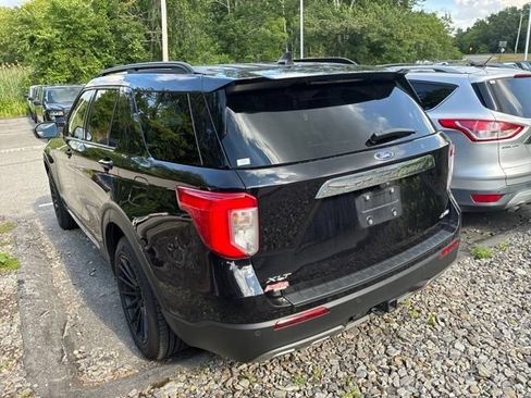 Certified 2021 Ford Explorer XLT w/ Equipment Group 202A AWD/4WD image 5