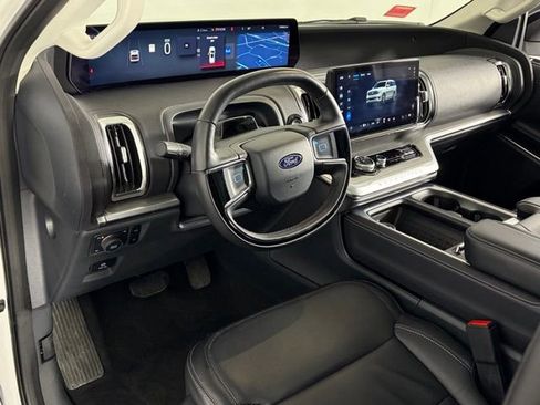 Used 2025 Ford Expedition Platinum image 23