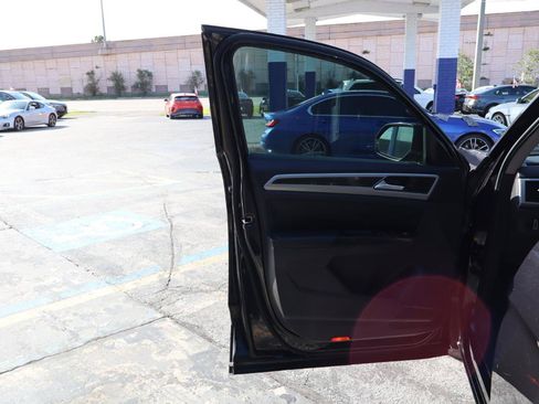 Used 2018 Volkswagen Atlas SEL FWD image 12