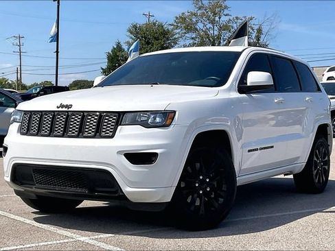 Used 2021 Jeep Grand Cherokee Laredo X RWD image 3