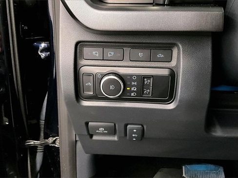 Used 2023 Ford F350 Platinum w/ Tremor Off-Road Package image 28