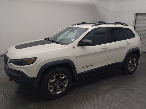 Used 2019 Jeep Cherokee Trailhawk AWD/4WD image 2