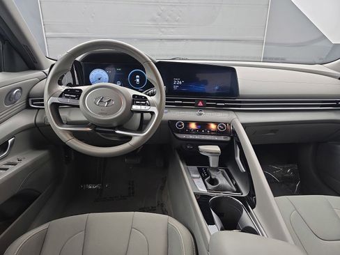 Used 2023 Hyundai Elantra SEL w/ Convenience Package FWD image 18