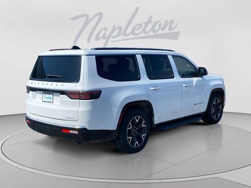 Used 2024 Jeep Wagoneer Series III AWD/4WD image 6