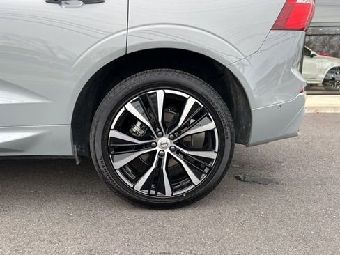 Certified 2025 Volvo XC60 B5 Plus AWD/4WD image 9