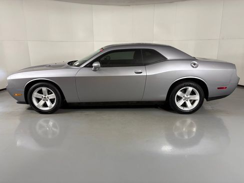 Used 2014 Dodge Challenger SXT image 5