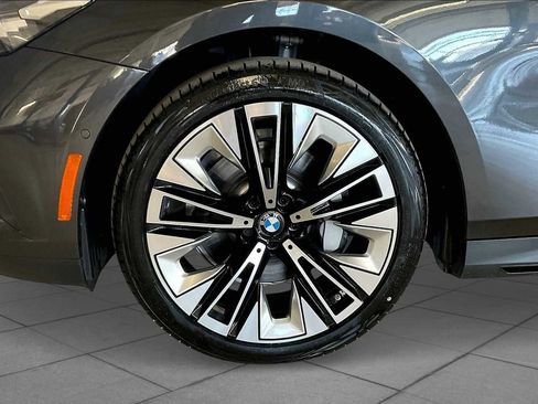 Used 2025 BMW 530i image 11