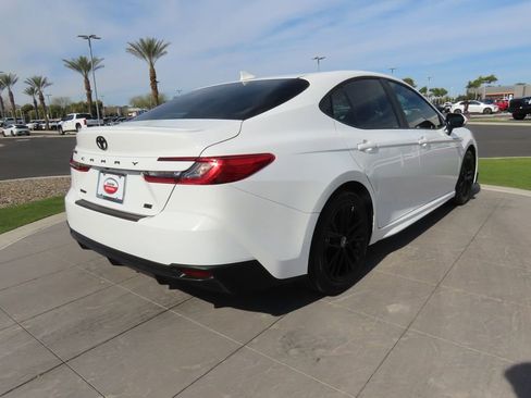 Used 2025 Toyota Camry SE image 5