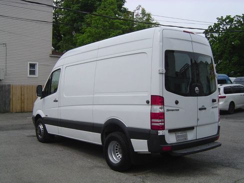 Used 2013 Freightliner Sprinter 3500 RWD image 6