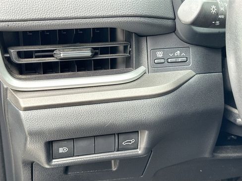 Used 2024 Toyota Grand Highlander XLE FWD image 10