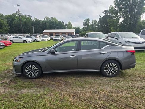 Used 2024 Nissan Altima 2.5 SV FWD image 3