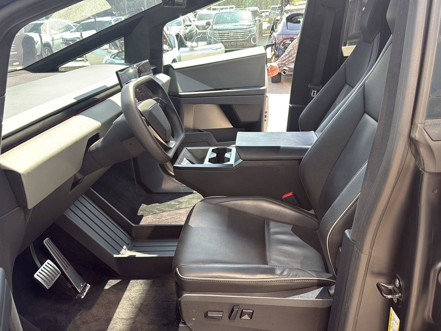 Used 2024 Tesla Cybertruck AWD Crew Cab image 15