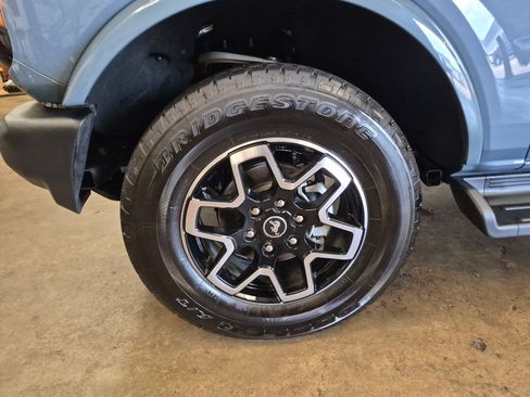 Certified 2025 Ford Bronco Outer Banks AWD/4WD image 8
