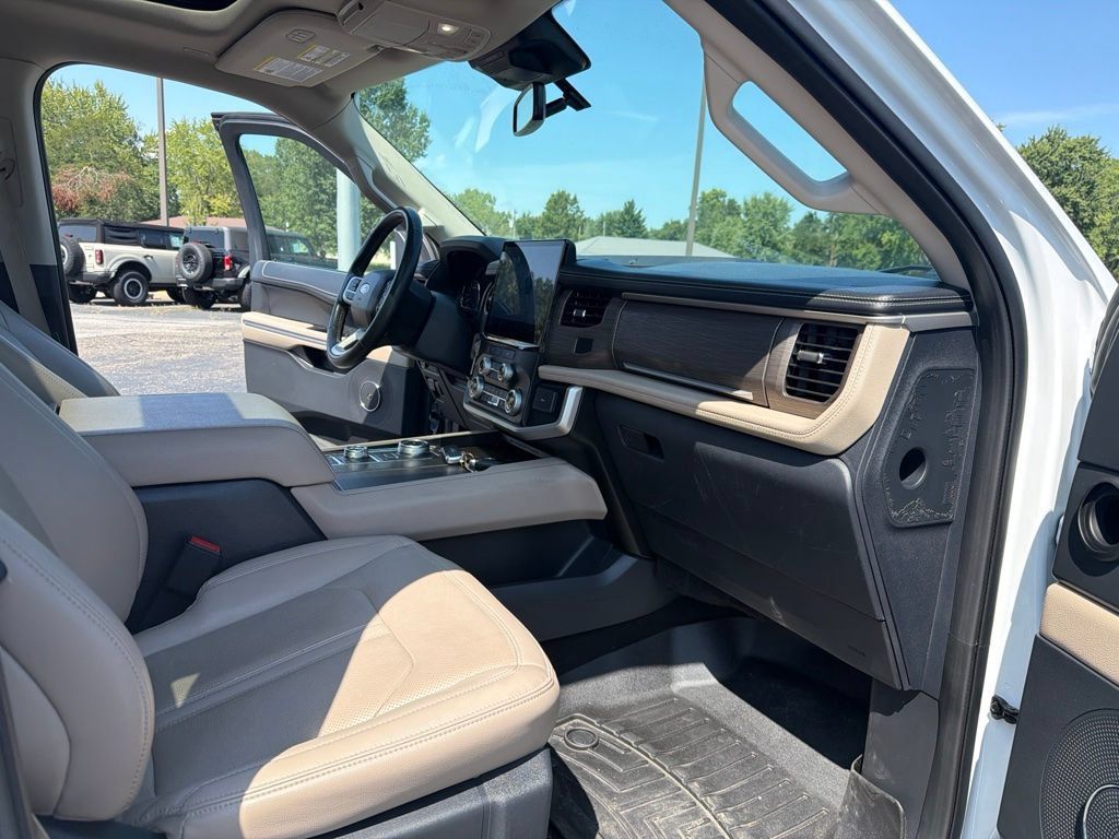 Used 2024 Ford Expedition Limited AWD/4WD image 15