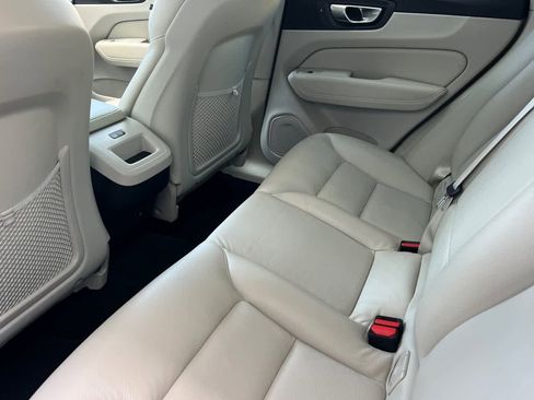 Used 2023 Volvo XC60 B5 Core image 5