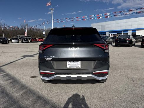Used 2024 Kia Sportage EX image 4