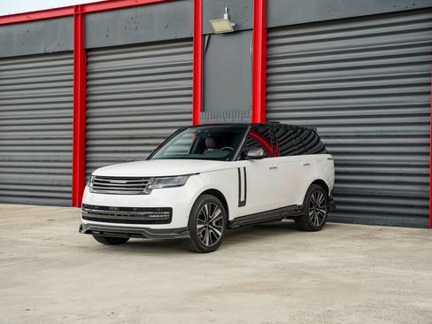 Used 2025 Land Rover Range Rover SE AWD/4WD image 1