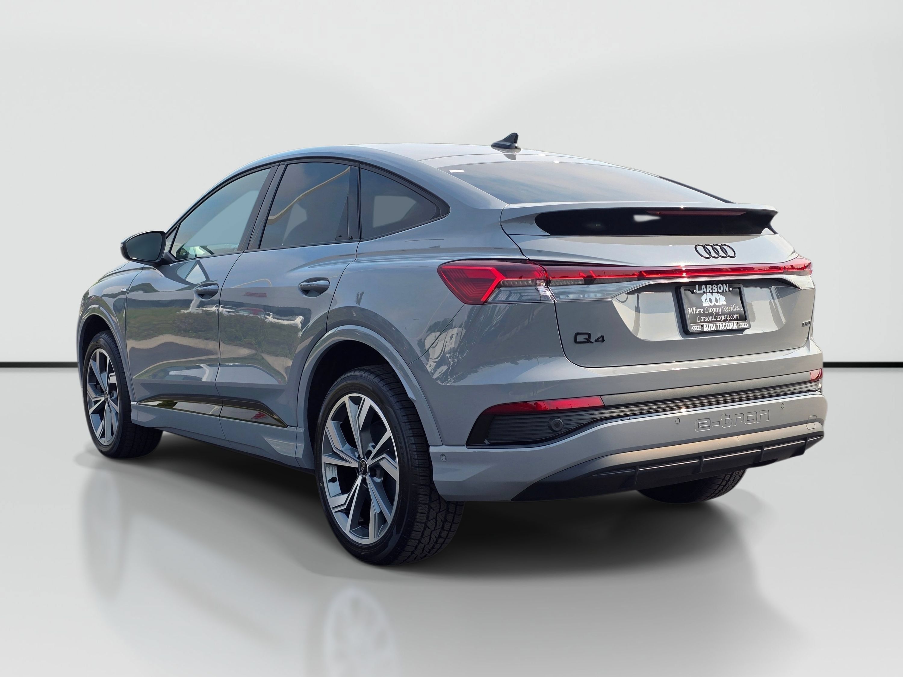 Used 2023 Audi Q4 e-tron Premium Plus w/ Premium Plus AWD/4WD image 3