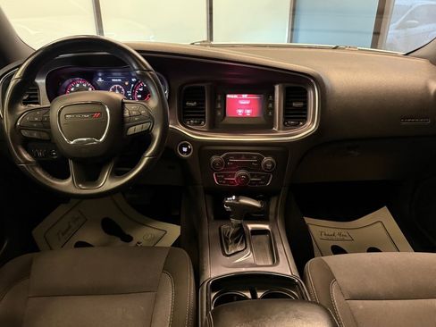 Used 2017 Dodge Charger SE w/ Power Sunroof Group image 9