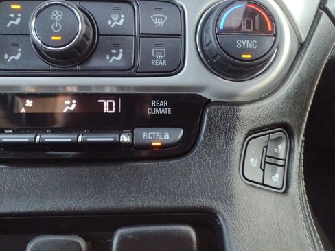 Used 2019 GMC Yukon XL SLT w/ Open Road Package AWD/4WD image 17