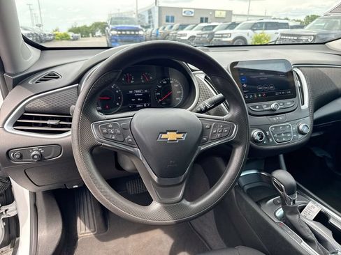 Used 2024 Chevrolet Malibu LT FWD image 11