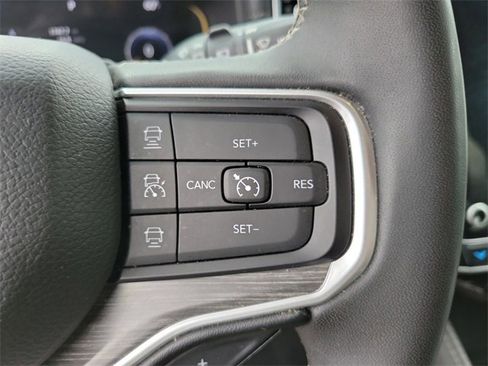 Used 2023 Jeep Wagoneer Series III w/ Preferred Equipment Group image 32