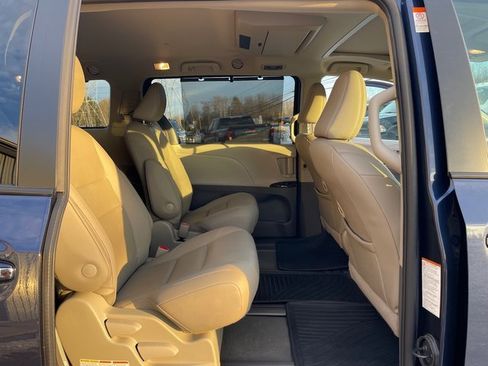 Used 2020 Toyota Sienna XLE Premium image 13