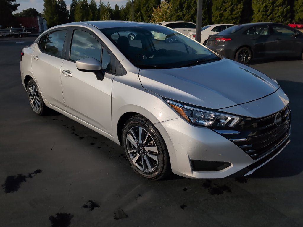 Used 2025 Nissan Versa SV FWD image 7