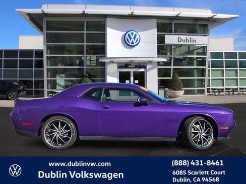 Used 2016 Dodge Challenger R/T image 3