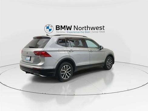 Used 2021 Volkswagen Tiguan SE w/ Panoramic Sunroof Package image 3